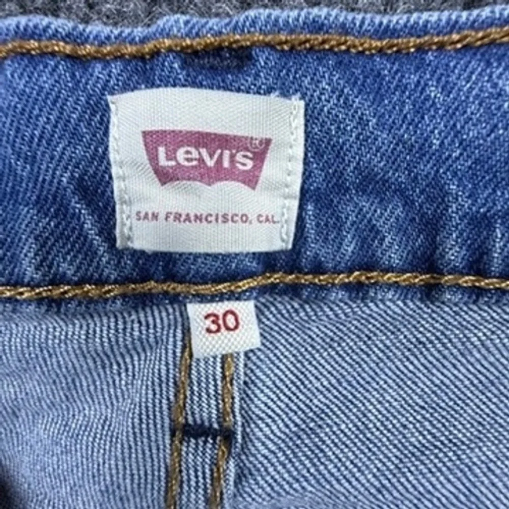 Levis Womens High Waisted Denim Shorts Blue Medium Wash Size 30 Z4519